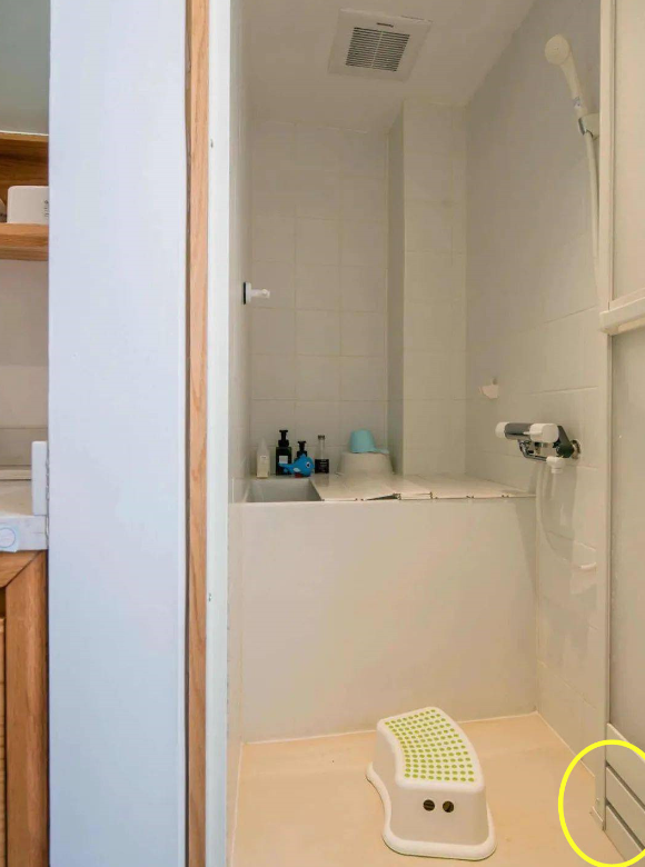 若你家卫生间也仅2㎡，那就学日本做成这样，美观省空间好打理