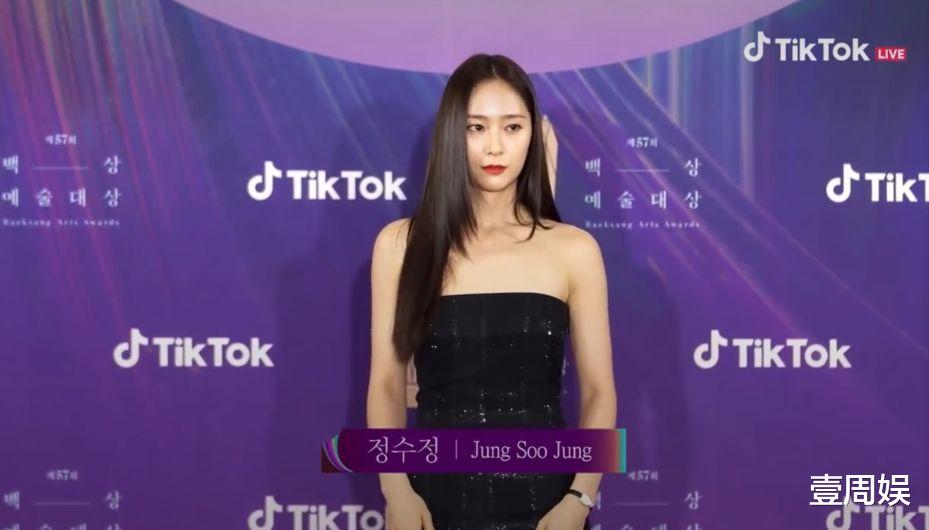 金素妍|金素妍现身百想艺术大赏，女王范十足，凭借《顶楼》拿下视后！