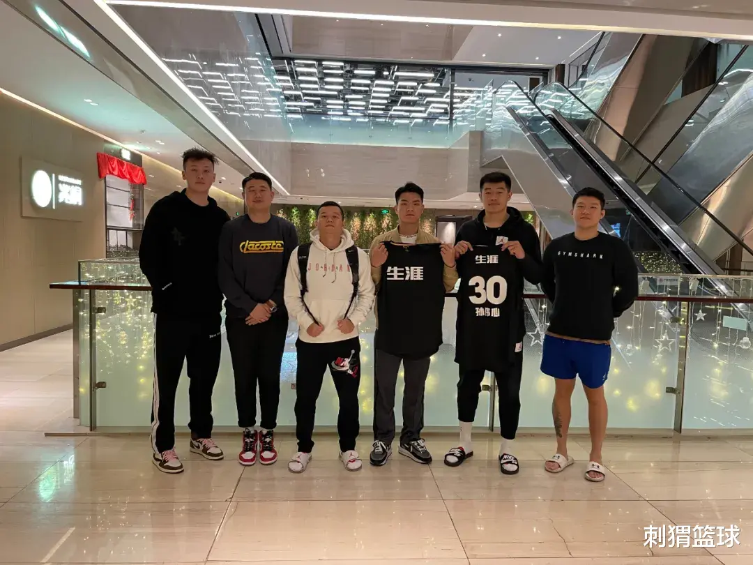 篮球|他们，一手打造顶级半职业俱乐部！让球员们有了一个家！