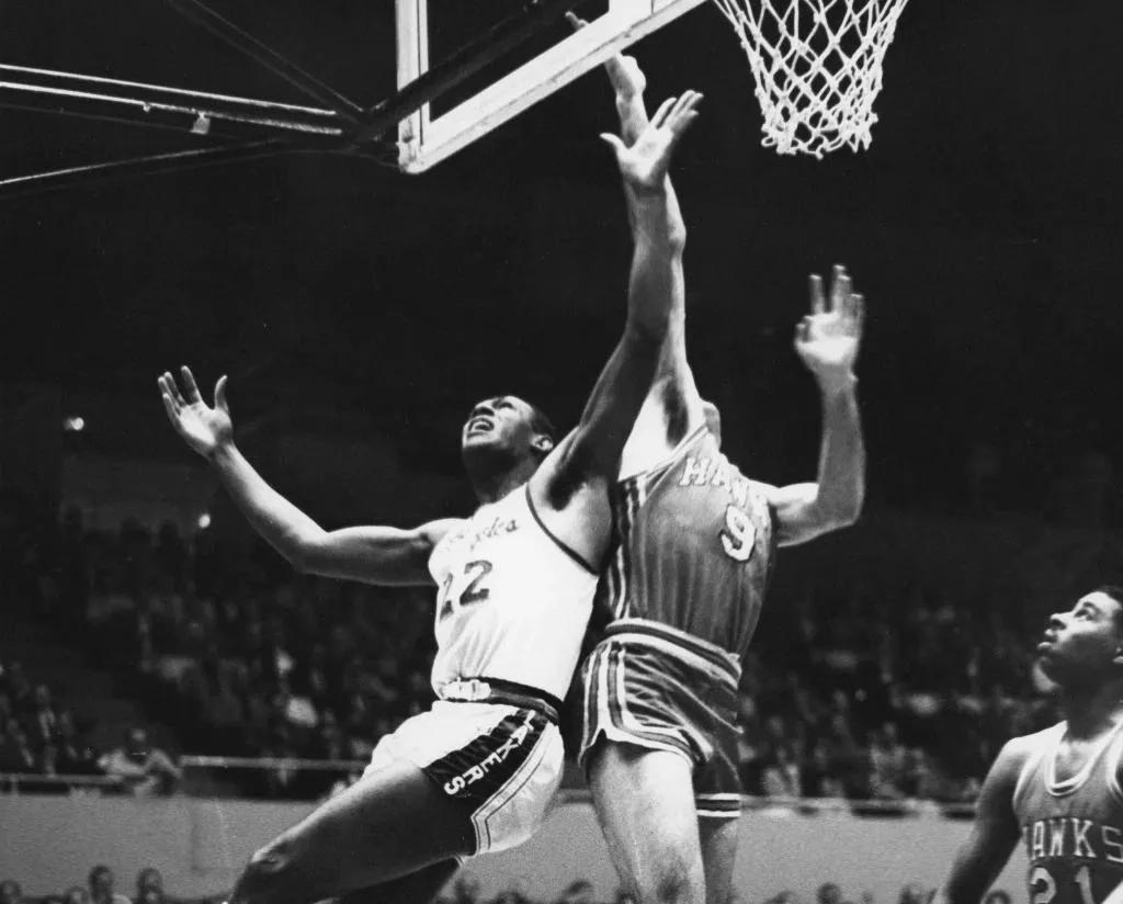 張伯倫|美媒列出了聯(lián)盟歷史上50個(gè)單月場(chǎng)均得分最高的完整列表，現(xiàn)役三人