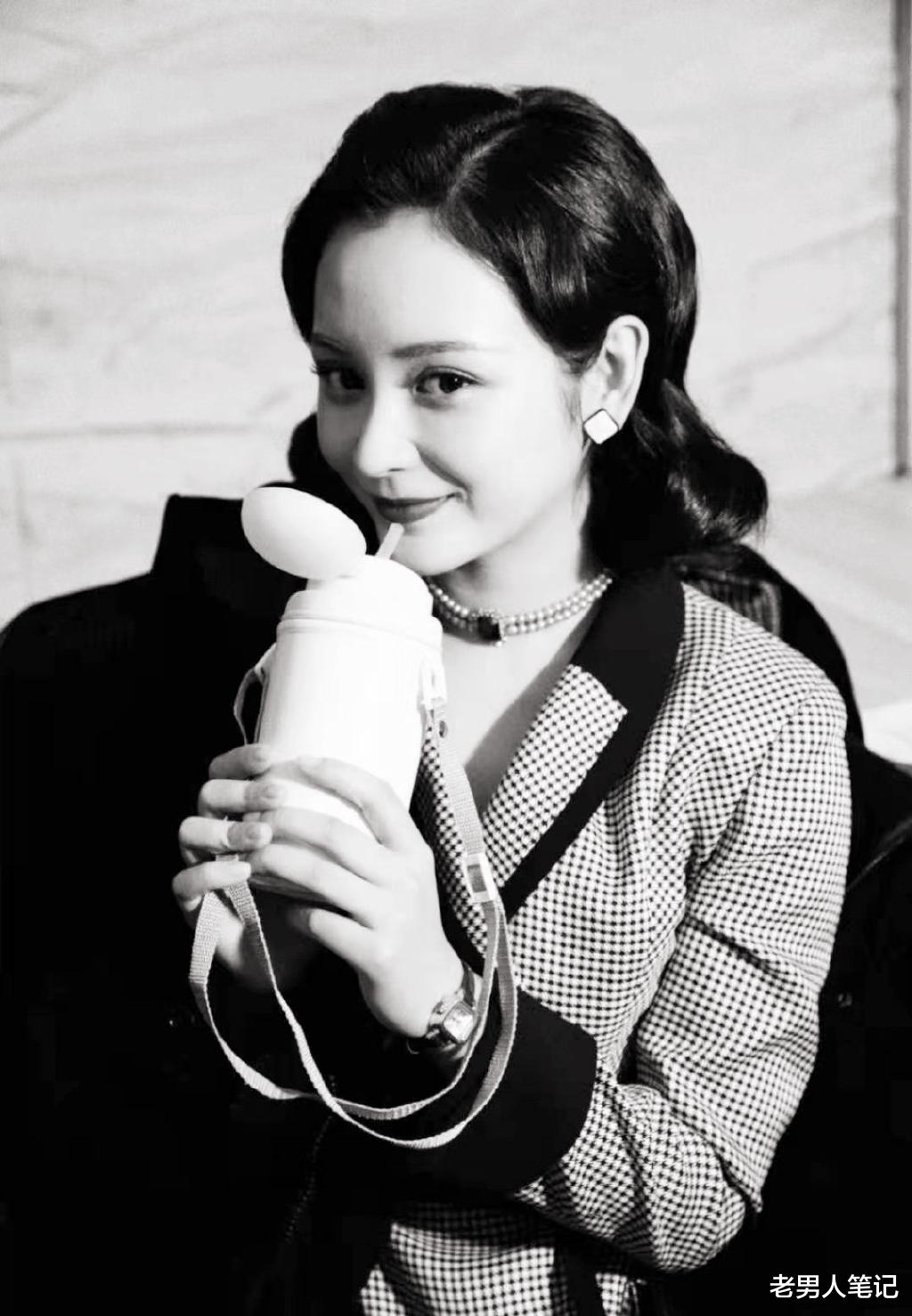 老男人笔记 王一菲水墨旗袍大片，都市风冷艳红唇，自带气场港味十足