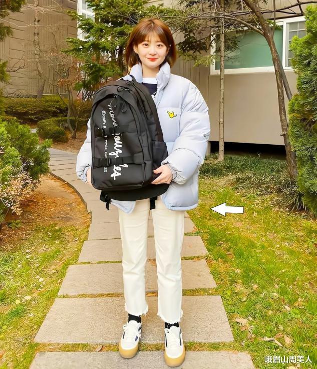 连体裤 ?短发女人，如何穿衣更显“高级”？记住这2要点3款式，气质飙升