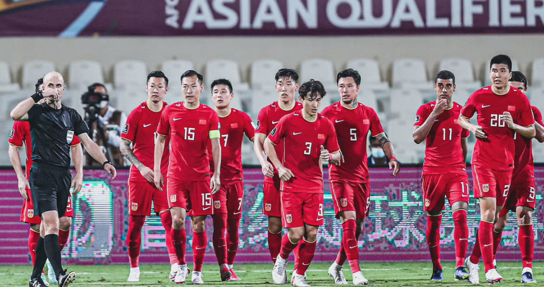 李鐵|李鐵正式發(fā)聲，吳曦也發(fā)文！前國足翻譯：李鐵不是壞人，應(yīng)該帶隊打12強賽