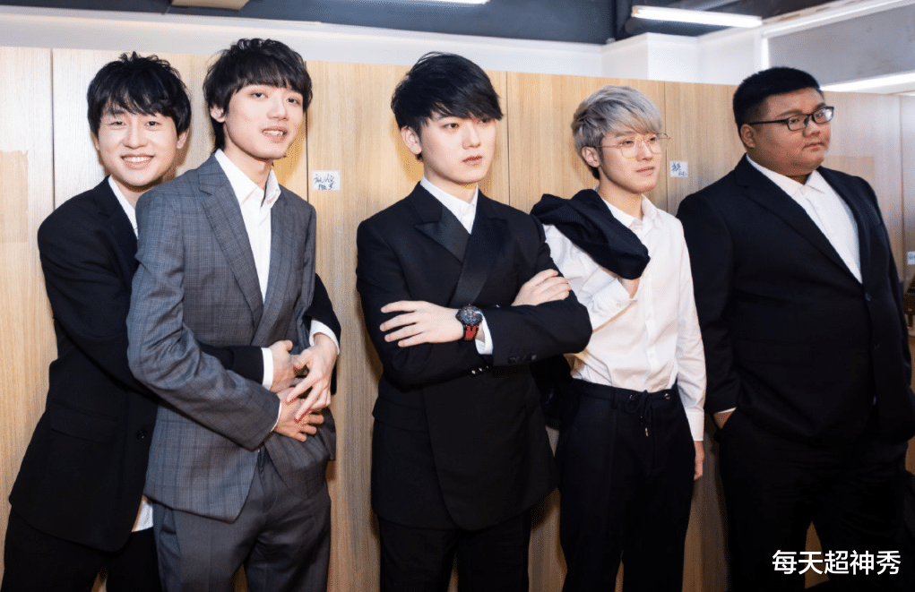 tes战队|TES众将开启直播,预言家找到新队伍,iBoy迎来强力辅助