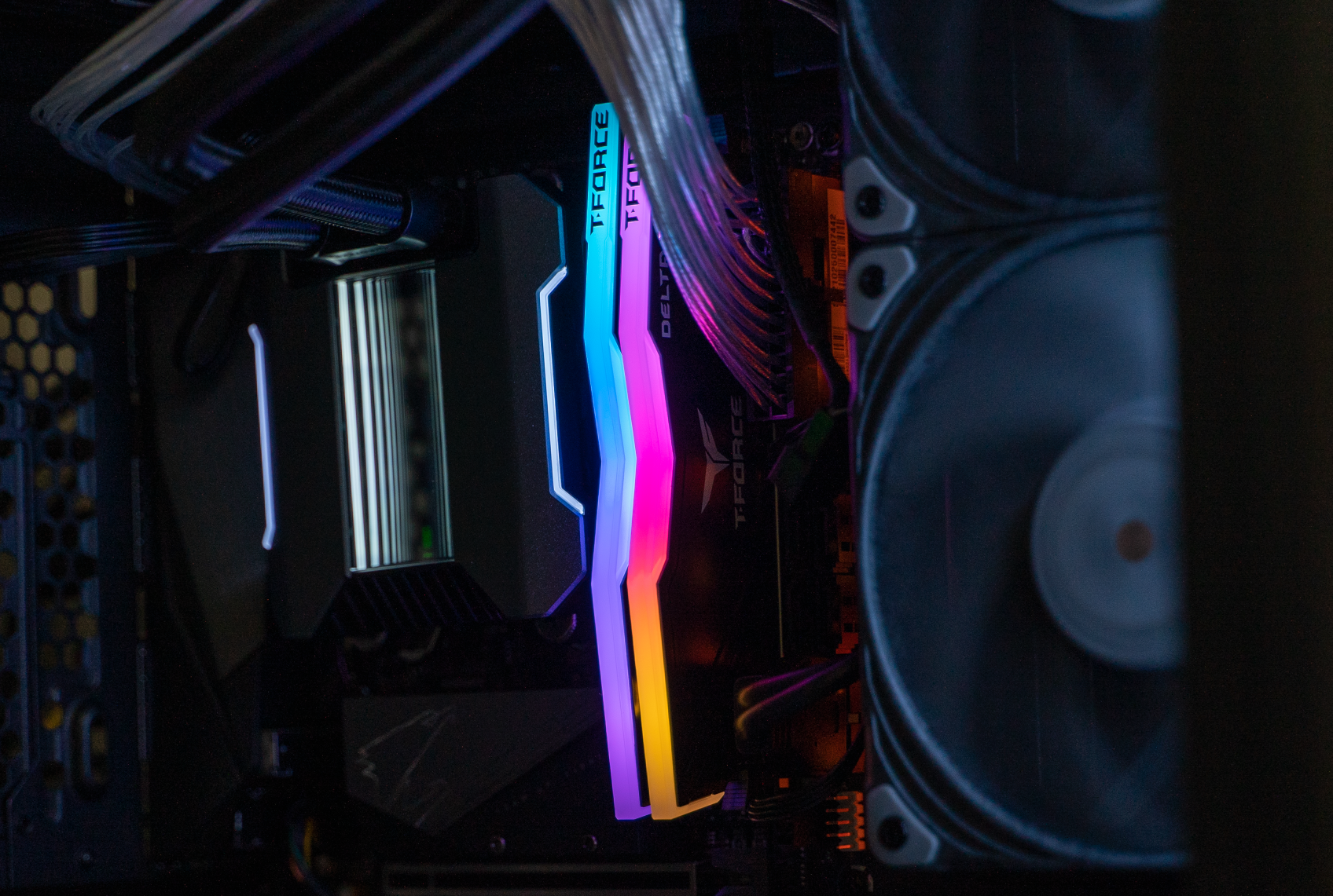 2g|900元的FAST IPS電競屏，泰坦軍團P24A2G曬單