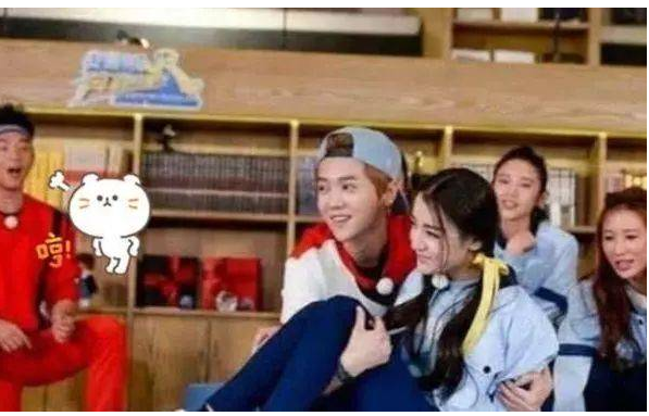 公主抱|影视剧“公主抱”为何只有上半身？看完全景镜头，笑出猪叫声！