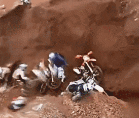  姑娘穿紧身裙注意点，一不小心就会原形毕露，亮点都被暴露了！