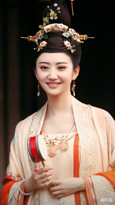 景甜|景甜越来越漂亮了，和《大唐荣耀》时差了很多，这是什么原理呢？