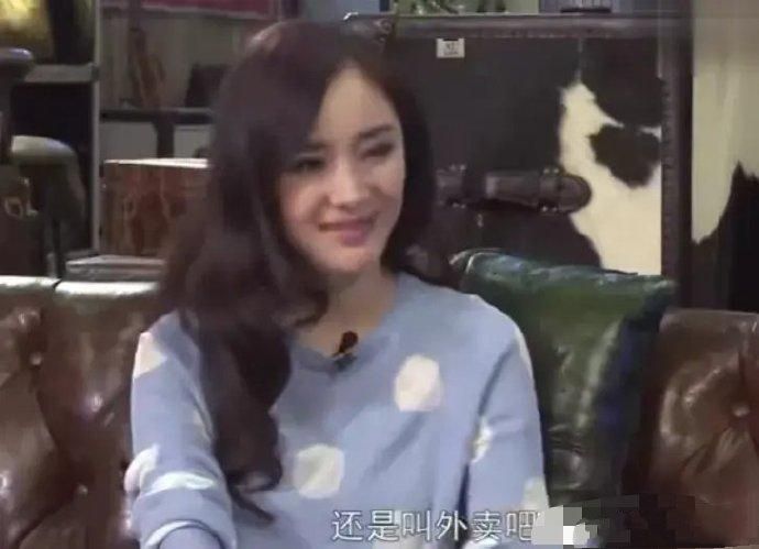 杨幂|“人间水蜜桃”杨幂内衣广告流出，曲线堪比过山车。