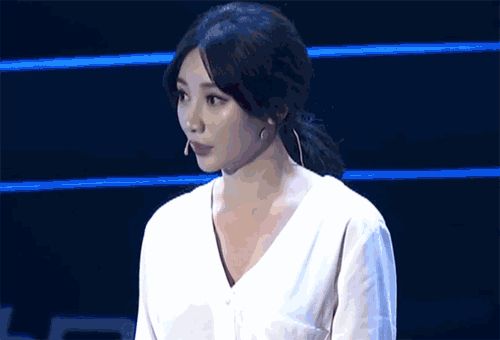 |“性感女神”柳岩：为母亲治病进入娱乐圈，惹怒知名导演因祸得福