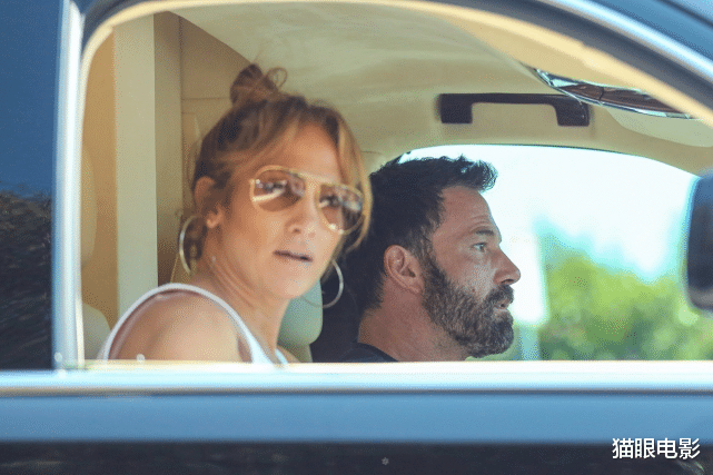 詹妮弗|52岁詹妮弗状态太好，一个动作大本秒变迷弟，网友：女明星和保镖