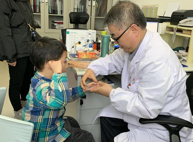 赵医生在线说|矮个父母如何养出高个娃？日常5件事做到位，孩子长高长壮