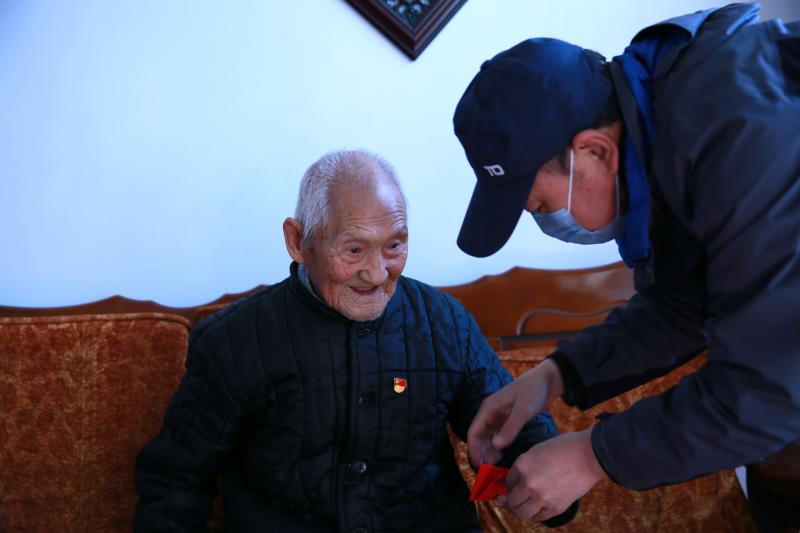 燕赵时讯 河北省金融摄影家协会走访慰问老党员田顺心