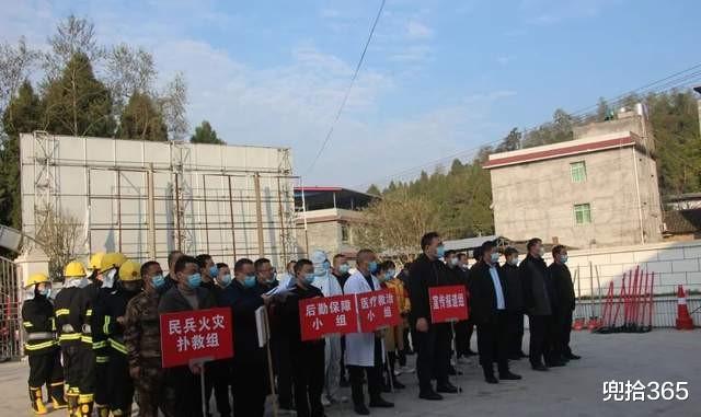 兜拾365 四川南充：阆中玉台镇怎么了？聚集了100多人，包括医生和民兵