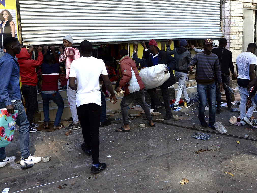 欧洲|唐人街发生恶意纵火，3人被烧成焦尸，华人店铺遭“重点照顾”