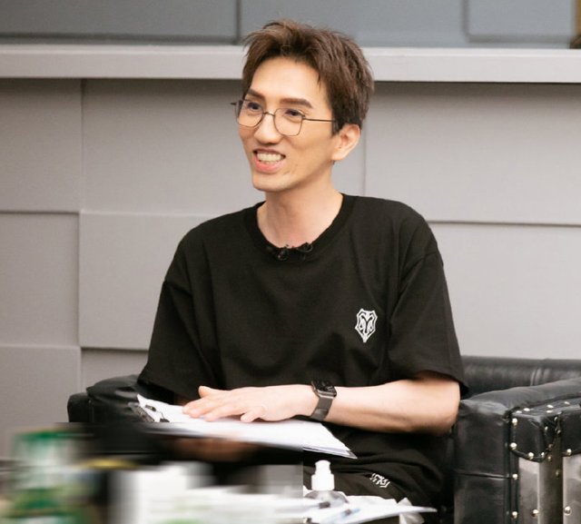 赵文卓|《披荆斩棘》林志炫发文编辑5次，赵文卓随后回应，格局落差明显