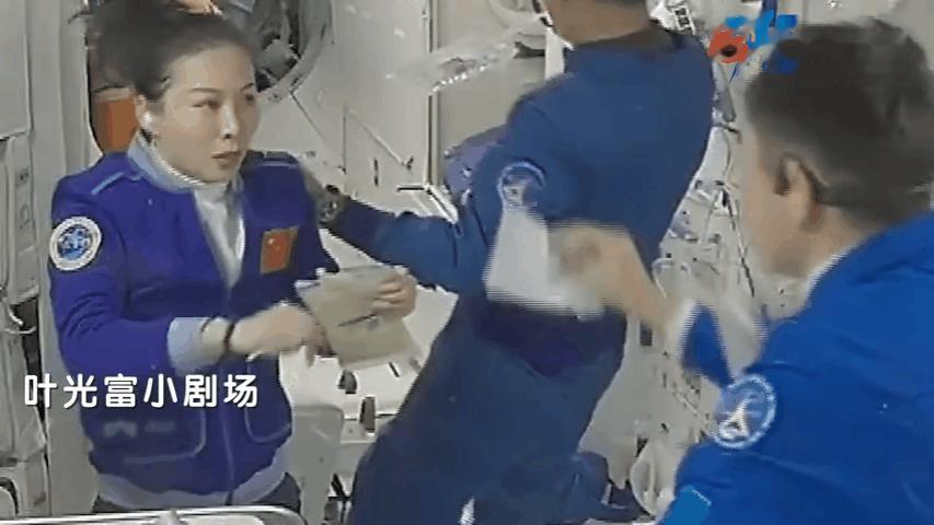 擦“空气”、追纸巾……空间站视频上新