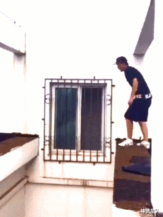 神武星人|“美女真是腿长任性，穿成这样太容易让人误会了，真尴尬！”哈哈哈哈