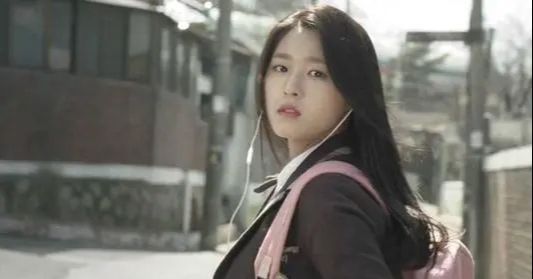 |她被誉为“宅男炸弹”，曾因肥胖遭到群嘲，就连吃口炸鸡也被训斥