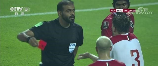 叙利亚队|叙利亚队三个点球还不满足,第85分钟假摔吃到第二黄,被红牌罚下