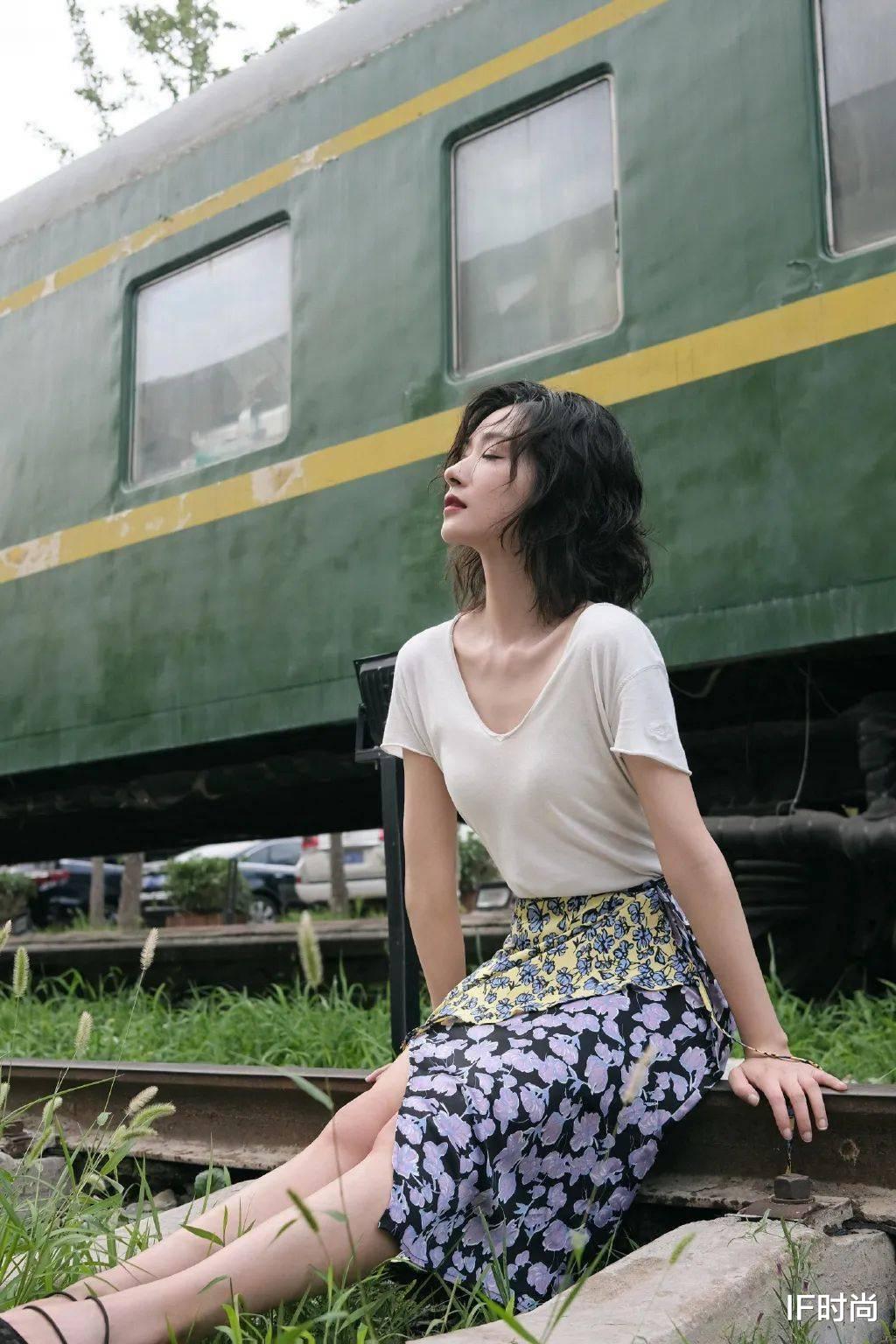 IF时尚|把母女演成姐妹，39 岁的她，太会穿啦