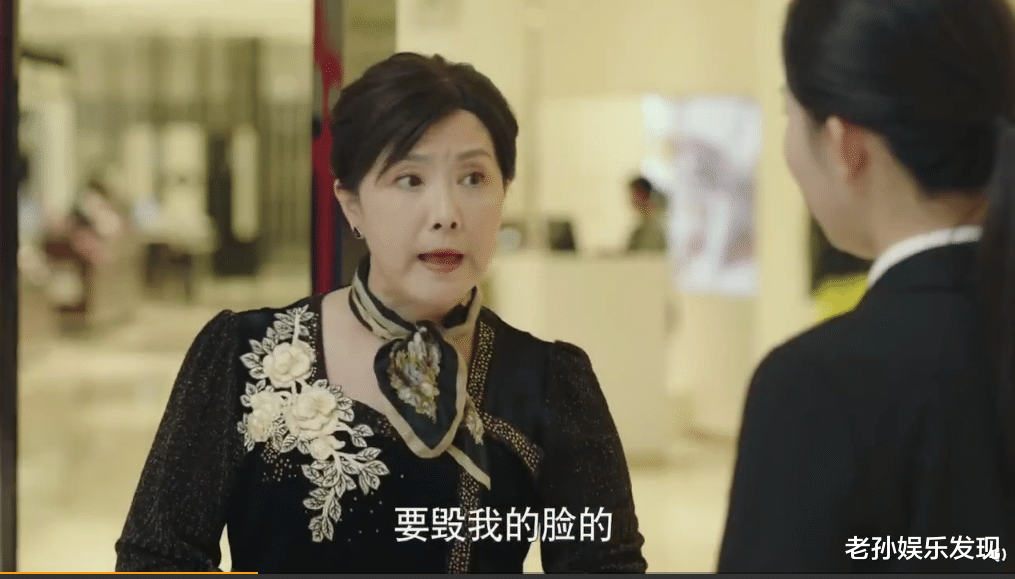 吴谨言|《正青春》口碑仅4.9分，吴谨言却一路开挂，并建议不要喝化妆水