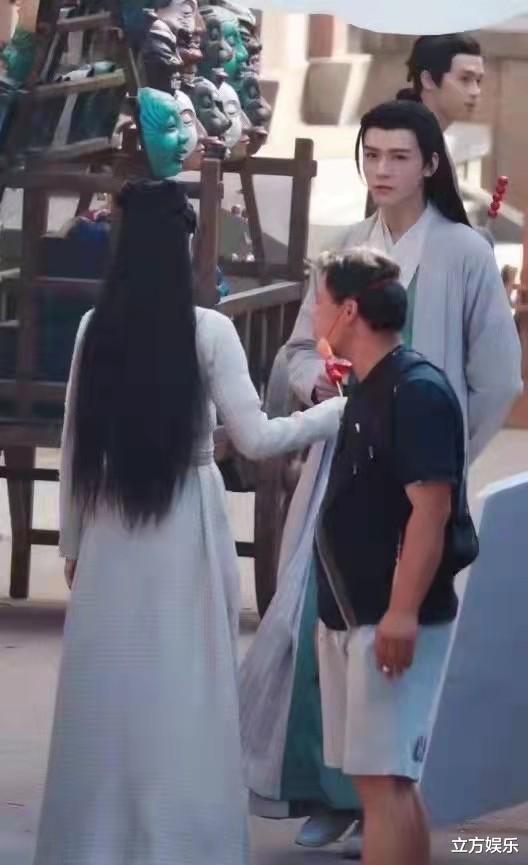 刘宇宁|龚俊新剧路透曝光却似局外人？男二刘宇宁和热巴更像一对！