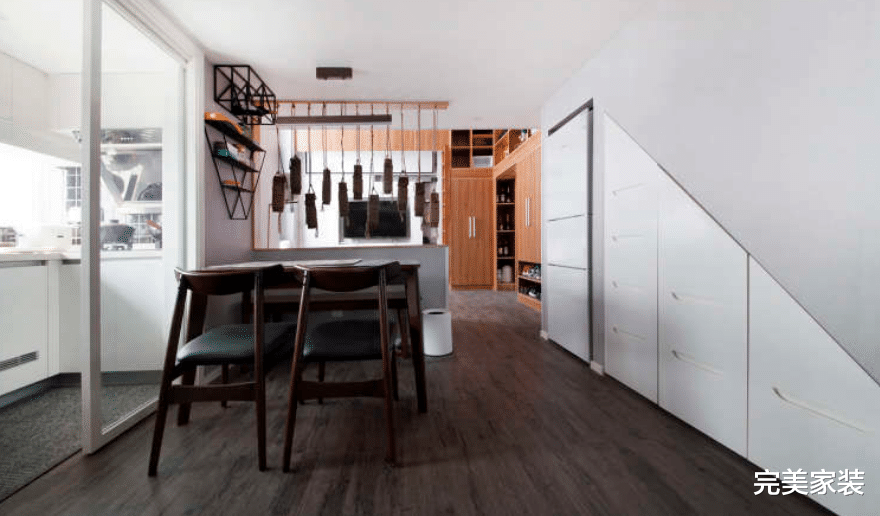 小复式这样安排储物空间,瞬间提升空间感,时尚又大气