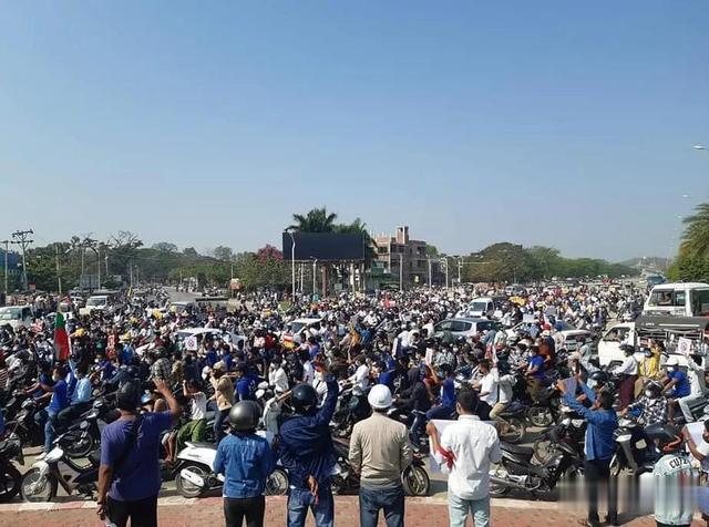 今天，緬泰邊境大其力，幾乎全城民眾參與示威-圖6