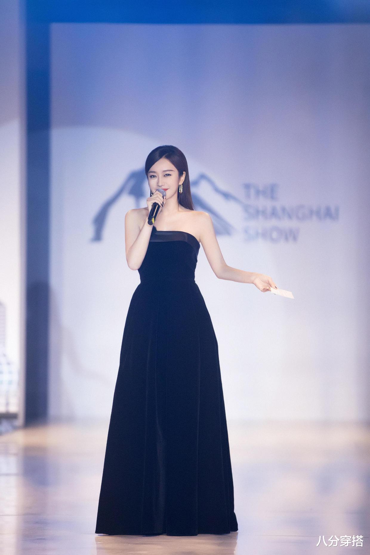 陈都灵|秦岚日常出行也挺时髦,穿灰色西装玩“下衣失踪”,时髦潇洒