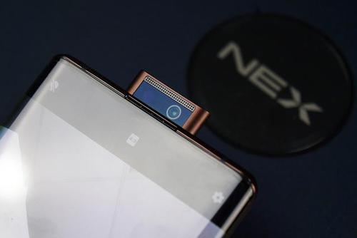 vivo 在线上销量惨淡?在线下发大财的手机?