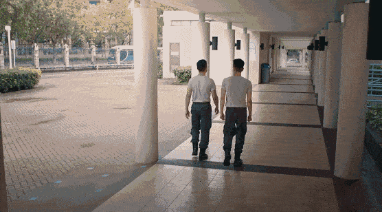 制服|白敬亭「59cm公狗腰」，陈伟霆的「鲨鱼线」，才是内娱帅哥的正确打开方式