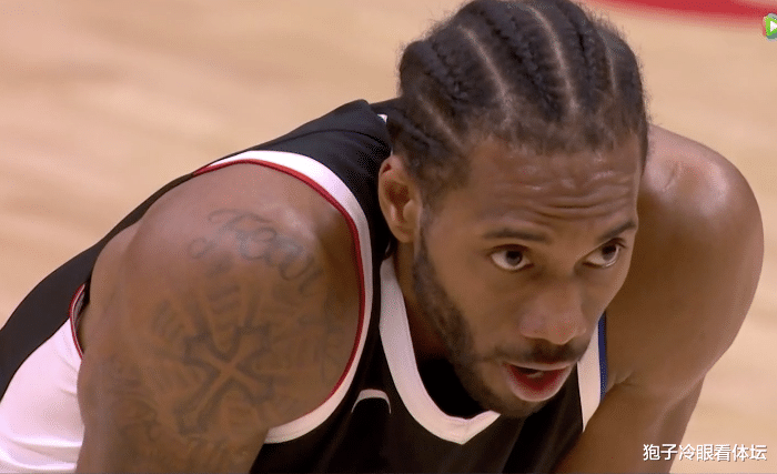 凯里·欧文|快船赢下G7！莱昂纳德没绷住被逗笑 队友轮流拥抱东契奇 鲍尔默振臂欢呼