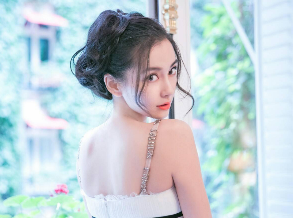 Angelababy|杨颖资源不断降级，曾经众多资本争抢的她，如今为何走到这一步？