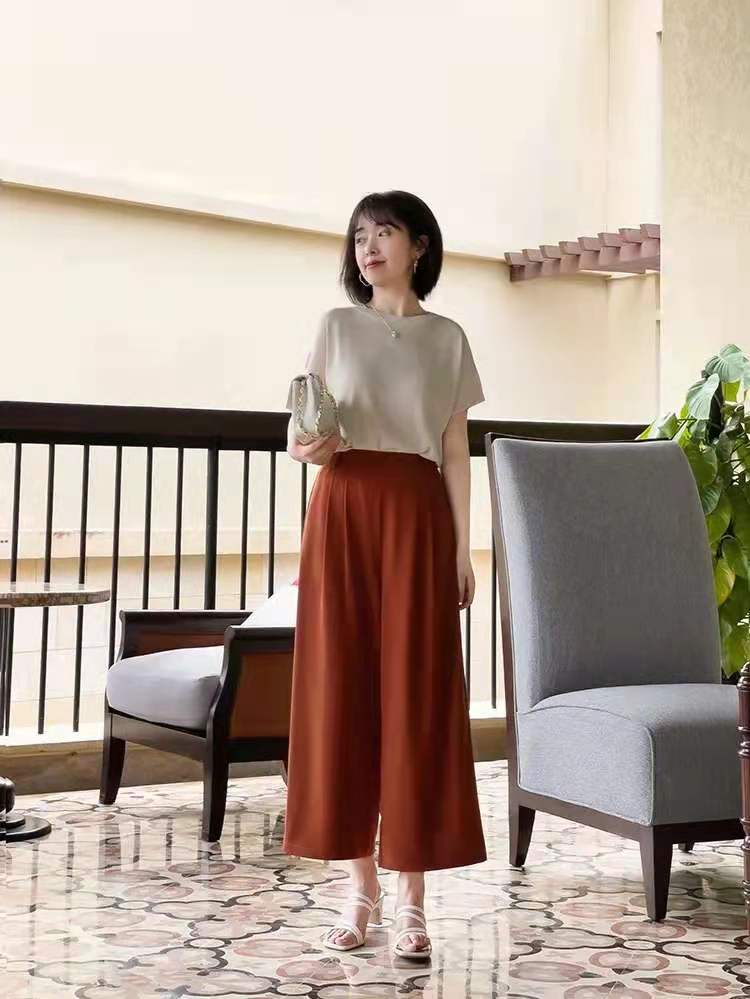 混搭时尚Anna|初秋最火针织衫：注重舒适与优雅，彰显你的时尚魅力