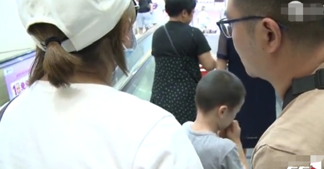 余书馨音|重庆女子购买皮蛋变质长虫，要求超市“赔付1000元”