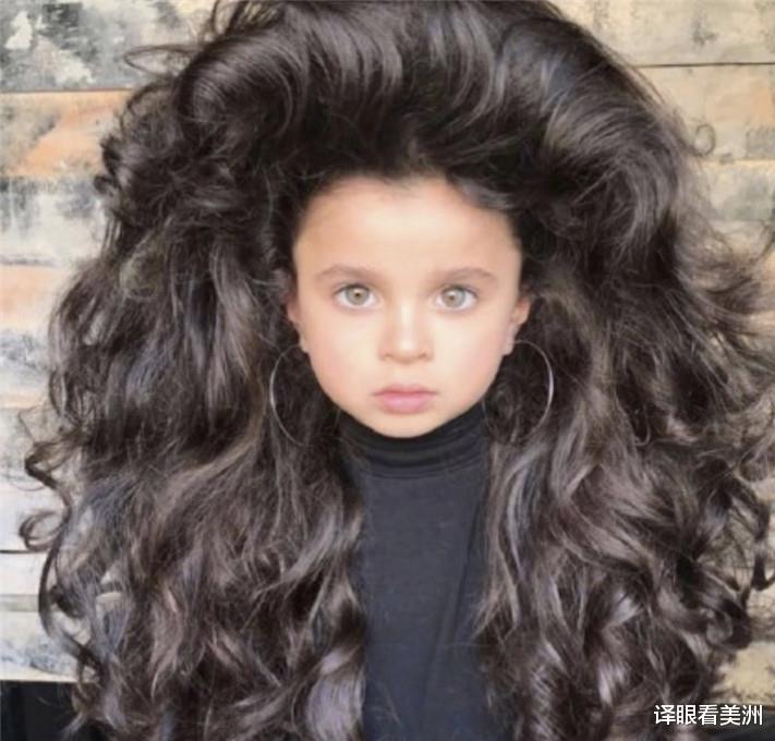 迪士尼|国外妈妈分享2岁女儿浓密秀发，网友羡慕不已称其“迪斯尼公主”