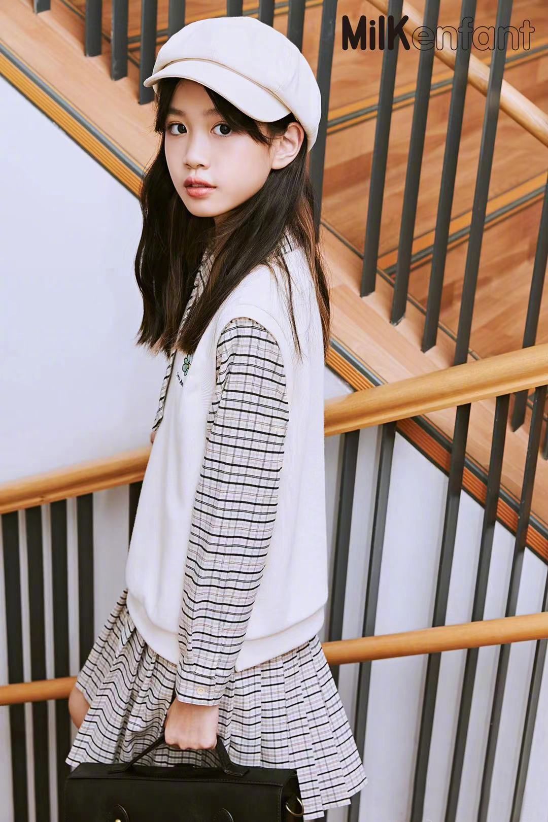 大表姐的时尚圈|钟丽缇11岁女儿颜值真高,时尚大片造型很有范,看这气质不输母亲