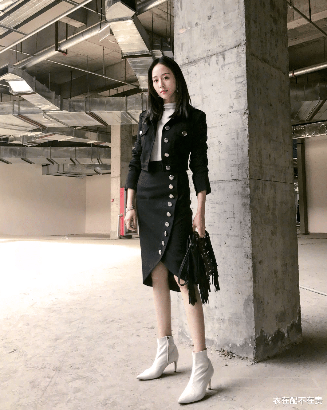 衣在配不在贵|张钧甯晒和范冰冰合影，虽然五官不如范美，却靠穿衣在气质上取胜