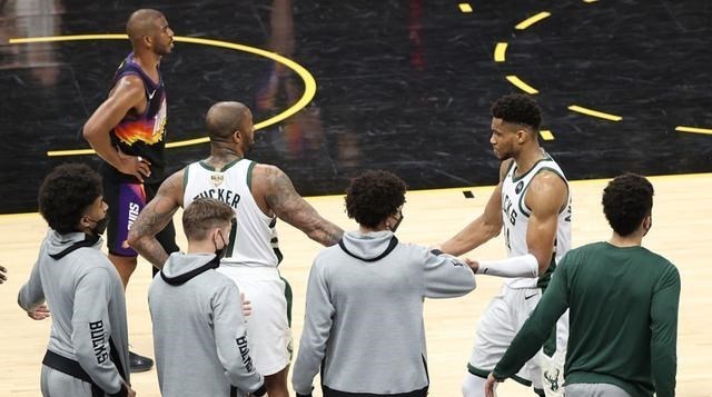 清浅微笑的我|32分+23分+19分!2大巨头都萎了,想拿总冠军,还是得靠你自己