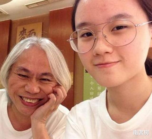 林靖恩|17岁少女林靖恩，曾因“爷孙恋”走红网络，如今脸上失去纯真笑容