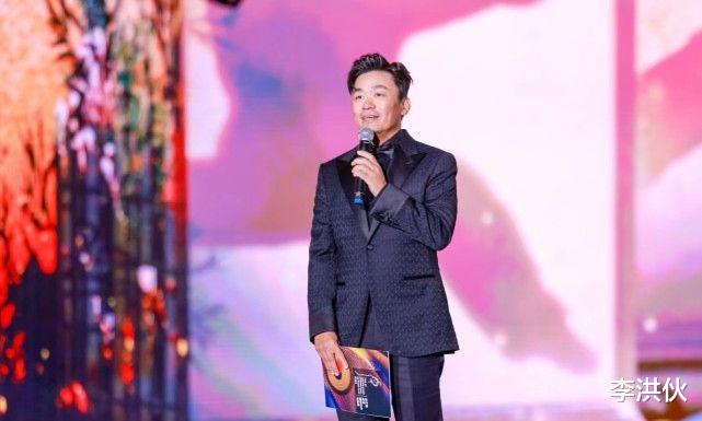 王宝强|没完没了，马蓉“闺蜜”被判赔偿王宝强8万，其实是个五十岁老头