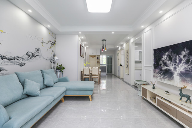 珊珊为何来迟|100平简约二居室,通透大气华丽高柜,展现主人的内涵和品位