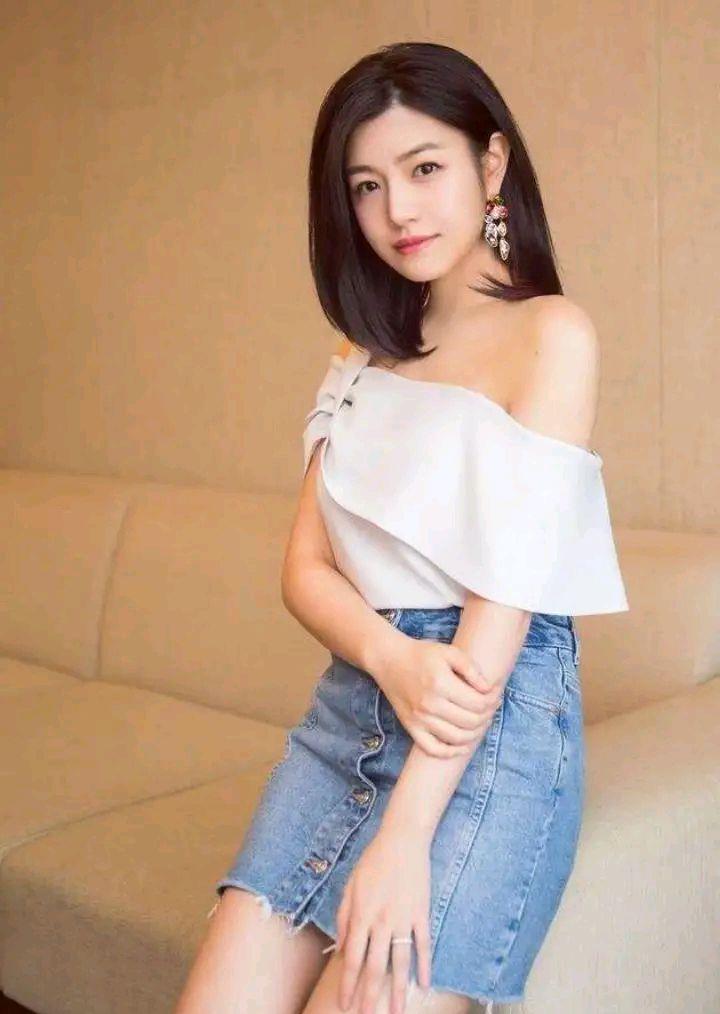 陈妍希|赵雅芝再登央视舞台，皮肤白嫩发光，与小30岁陈妍希同框似姐妹