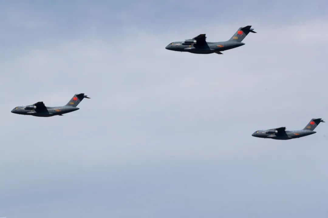 歼-16|美国的“空中优势”被抢？中国空军或正在“下饺子”，将占据优势