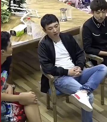 王思聪|团购丢人吗？王思聪直言自己从来没团购过，翘二郎腿说这话暴三观