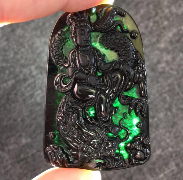 翡翠|所有的墨翠都一样吗？如何辨别墨翠的价值？