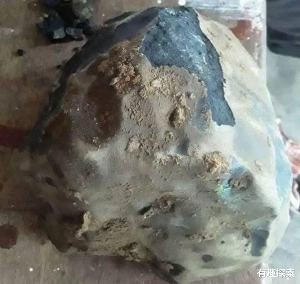 115人目睹一火球划过美国南加州,陨石来了,陨石真那么值钱吗?