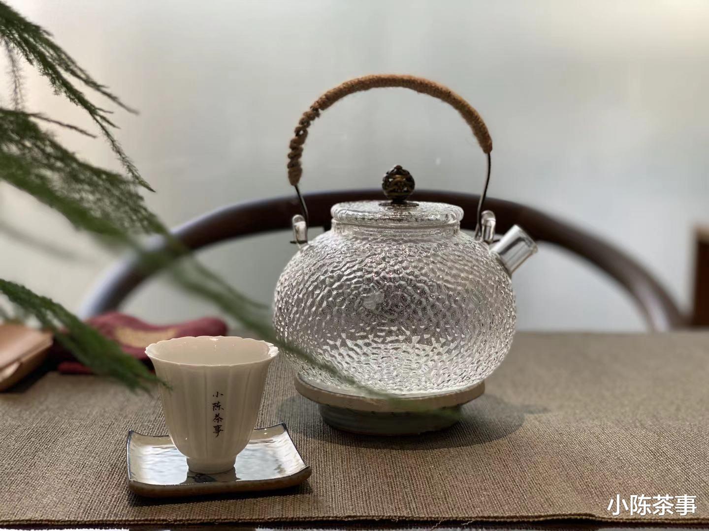 原创|冲泡白茶、红茶、岩茶时，是大壶泡好，还是盖碗泡好？看完这5点