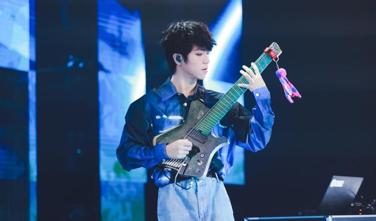 月亮|发条月亮炸翻了游戏人的跨年夜，这注定是个不一样的2022